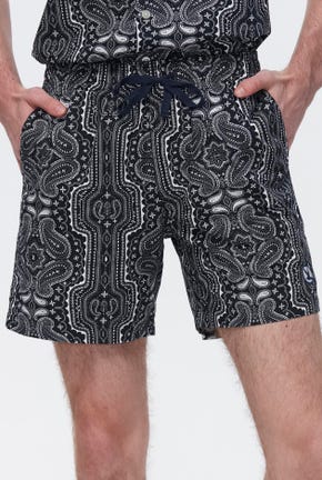 SHORTS WITH FABRIC DETAIL