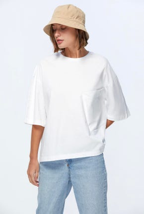 OVERSIZED TEE WITH PATCH POCKET